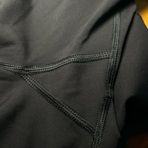 Lululemon Black Lace Inset Ruched Crop Leggings w/ Side Pockets- Size 4 - Picture 7 of 10